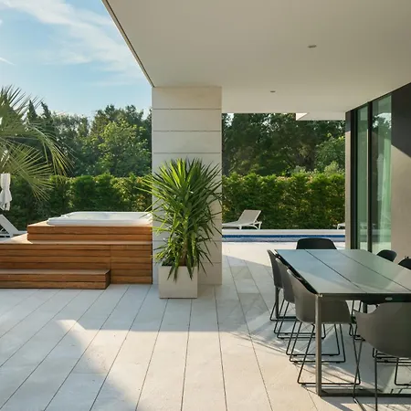 Calma Ii Starigrad Paklenica